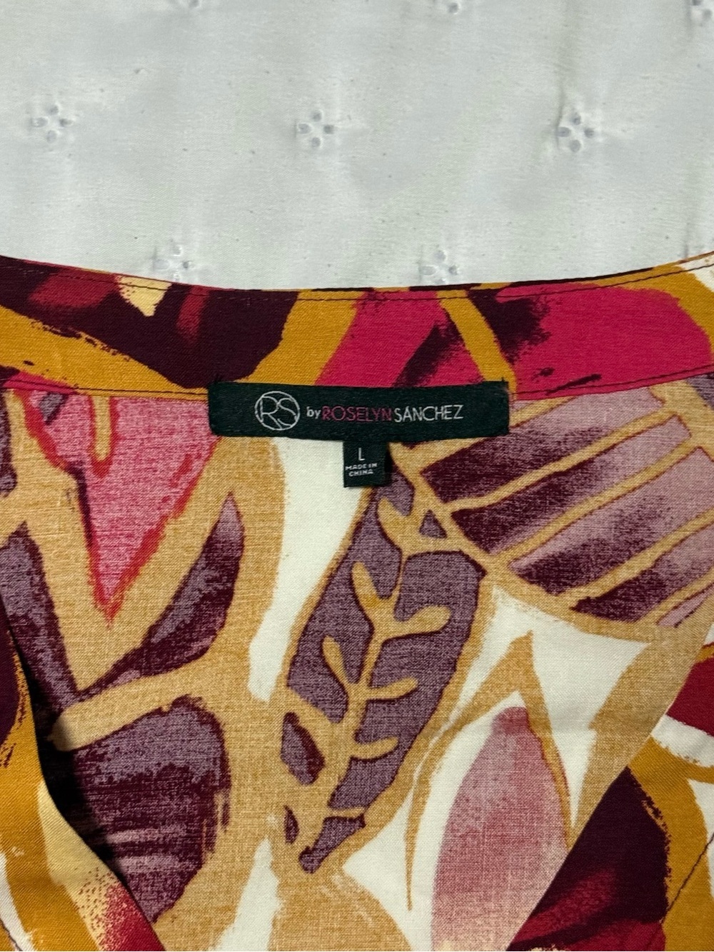 Sleeveless Button-Front Tropical Print Blouse - Multicolor - Picture 2 of 3